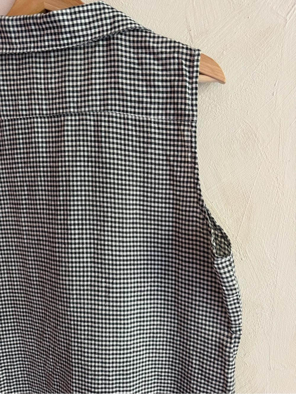 It's a New Vision | 100% Linen | Gingham Sleeveless Button-Up Top | Size L - Picture 7 of 12